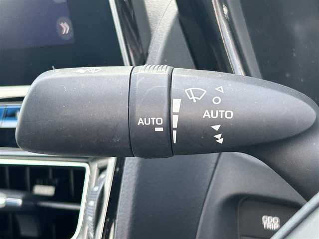 トヨタ クラウン ハイブリッド RS 和歌山県 2021(令3)年 4.4万km プレシャスホワイトパール 純正メーカーナビ/バックカメラ/フルセグTV/プリクラッシュセーフティー/レーダークルーズコントロール/ブラインドスポットモニター/クリアランスソナー/純正アルミホイール/純正フロアマット/ハーフレザーシート/ビルトインETC/パワーシート/シートヒーター/LEDヘッドライト/フォグランプ/オートライト/オートマチックハイビーム