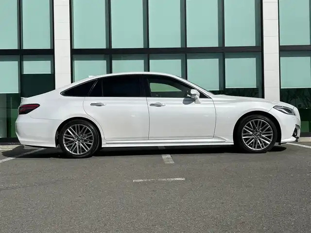 トヨタ クラウン ハイブリッド RS 和歌山県 2021(令3)年 4.4万km プレシャスホワイトパール 純正メーカーナビ/バックカメラ/フルセグTV/プリクラッシュセーフティー/レーダークルーズコントロール/ブラインドスポットモニター/クリアランスソナー/純正アルミホイール/純正フロアマット/ハーフレザーシート/ビルトインETC/パワーシート/シートヒーター/LEDヘッドライト/フォグランプ/オートライト/オートマチックハイビーム