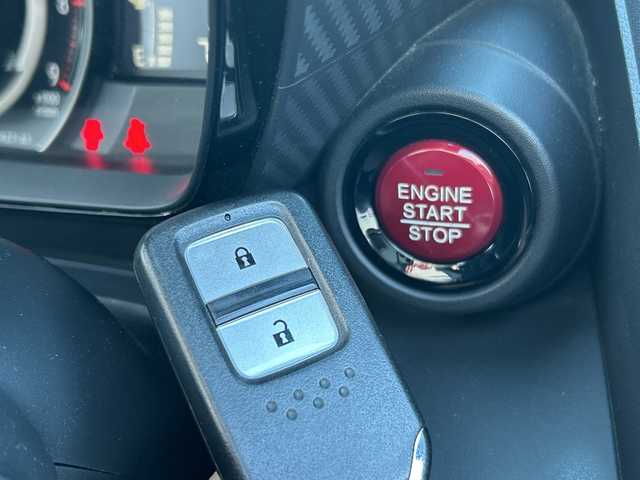 ホンダ Ｓ６６０ β 長野県 2021(令3)年 5.9万km ナイトホークブラックパール ・ロールトップ/・デジタルインナーミラー/・前後ドラレコ/・純正15インチAW/・純正フロアマット/・AUX/USB/AM/FM/・ETC/・ターボ/・社外マフラー/・スペアキー/・オートライト