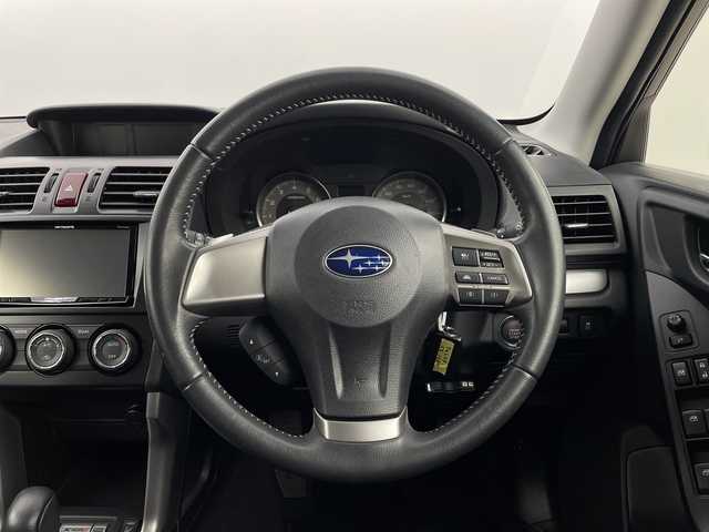 スバル フォレスター 2．0i－L アイサイト 新潟県 2013(平25)年 2.8万km クリスタルブラックシリカ 4WD/アイサイト/社外ナビ/　CD/DVD/Bluetooth/フルセグTV/レーダークルーズコントロール/キセノンヘッドライト/パワーシート/シートヒーター/純正17インチアルミホイール/ルーフレール/パドルシフト/前後ドラレコ/電格ミラー/ウィンカーミラー/スマートキー/ETC