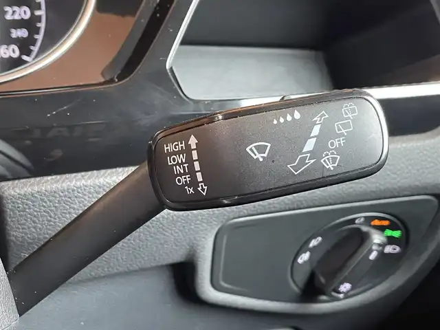 フォルクスワーゲン ゴルフ トゥーラン TDI プレミアム 愛知県 2020(令2)年 2.6万km オリックスホワイトパールエフェクト 黒革/全席シートヒーター/純正ナビ/ACC/レーンキープ/ブラインドスポット/ハンズフリ/パワーバックドア/パーキングアシスト/パワーシート/フルセグTV/LEDヘッドライト/純正17インチAW/ETC2.0/パドルシフト