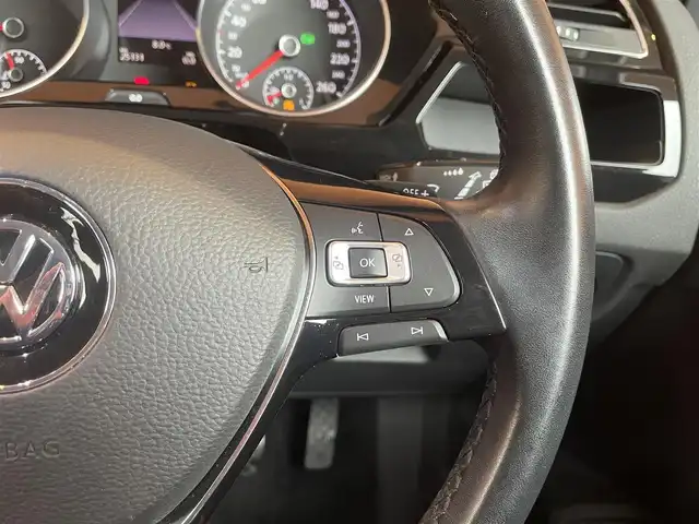 フォルクスワーゲン ゴルフ トゥーラン TDI プレミアム 愛知県 2020(令2)年 2.6万km オリックスホワイトパールエフェクト 黒革/全席シートヒーター/純正ナビ/ACC/レーンキープ/ブラインドスポット/ハンズフリ/パワーバックドア/パーキングアシスト/パワーシート/フルセグTV/LEDヘッドライト/純正17インチAW/ETC2.0/パドルシフト