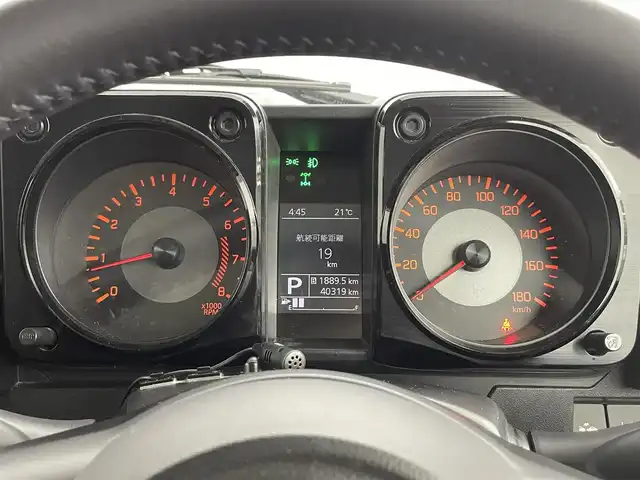 スズキ ジムニー シエラ JC 道央・札幌 2020(令2)年 4.1万km ピュアホワイトパール ・ワンオーナー/・４WD/・リフトアップ/・純正8インチナビ/　CD/DVD/SD/BT/フルセグ/・バックカメラ/・ビルトインETC/・アイドリングストップ/・衝突軽減ブレーキ/・クルーズコントロール/・レーンキープアシスト/・前席シートヒーター/・シートカバー/・LEDヘッドライト/・フォグライト/・オートライト/・プッシュスタート/・スマートキー/・純正AW