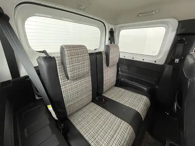 スズキ ジムニー シエラ JC 道央・札幌 2020(令2)年 4.1万km ピュアホワイトパール ・ワンオーナー/・４WD/・リフトアップ/・純正8インチナビ/　CD/DVD/SD/BT/フルセグ/・バックカメラ/・ビルトインETC/・アイドリングストップ/・衝突軽減ブレーキ/・クルーズコントロール/・レーンキープアシスト/・前席シートヒーター/・シートカバー/・LEDヘッドライト/・フォグライト/・オートライト/・プッシュスタート/・スマートキー/・純正AW