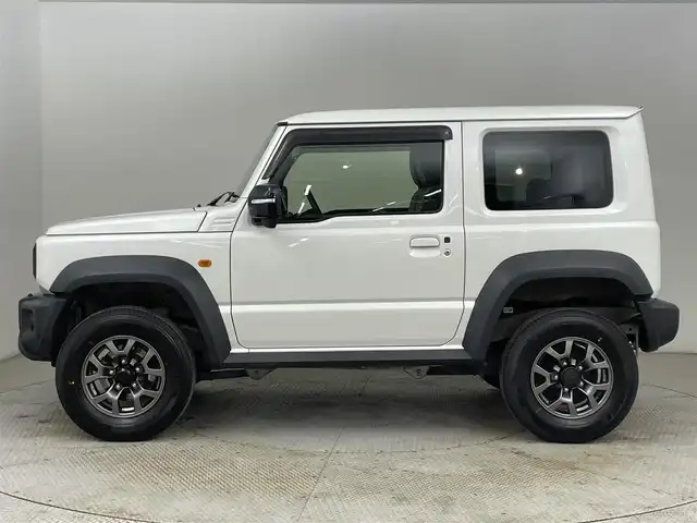 スズキ ジムニー シエラ JC 道央・札幌 2020(令2)年 4.1万km ピュアホワイトパール ・ワンオーナー/・４WD/・リフトアップ/・純正8インチナビ/　CD/DVD/SD/BT/フルセグ/・バックカメラ/・ビルトインETC/・アイドリングストップ/・衝突軽減ブレーキ/・クルーズコントロール/・レーンキープアシスト/・前席シートヒーター/・シートカバー/・LEDヘッドライト/・フォグライト/・オートライト/・プッシュスタート/・スマートキー/・純正AW