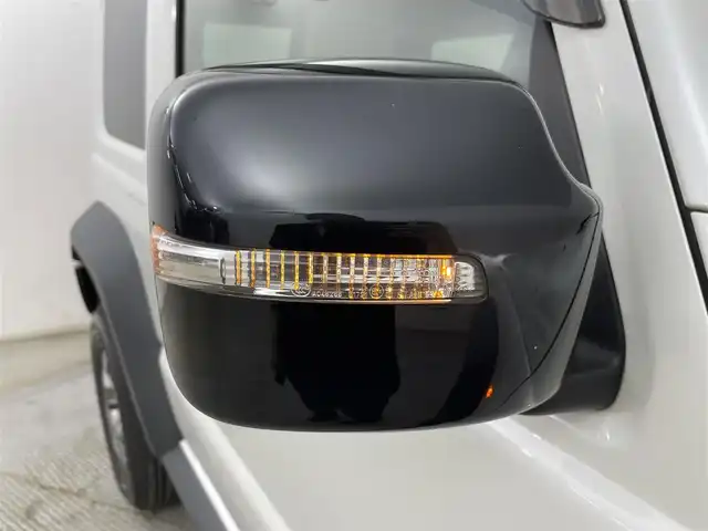 スズキ ジムニー シエラ JC 道央・札幌 2020(令2)年 4.1万km ピュアホワイトパール ・ワンオーナー/・４WD/・リフトアップ/・純正8インチナビ/　CD/DVD/SD/BT/フルセグ/・バックカメラ/・ビルトインETC/・アイドリングストップ/・衝突軽減ブレーキ/・クルーズコントロール/・レーンキープアシスト/・前席シートヒーター/・シートカバー/・LEDヘッドライト/・フォグライト/・オートライト/・プッシュスタート/・スマートキー/・純正AW