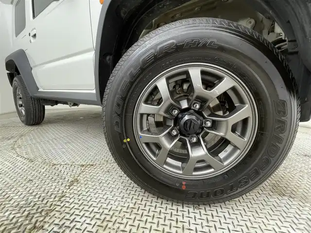 スズキ ジムニー シエラ JC 道央・札幌 2020(令2)年 4.1万km ピュアホワイトパール ・ワンオーナー/・４WD/・リフトアップ/・純正8インチナビ/　CD/DVD/SD/BT/フルセグ/・バックカメラ/・ビルトインETC/・アイドリングストップ/・衝突軽減ブレーキ/・クルーズコントロール/・レーンキープアシスト/・前席シートヒーター/・シートカバー/・LEDヘッドライト/・フォグライト/・オートライト/・プッシュスタート/・スマートキー/・純正AW