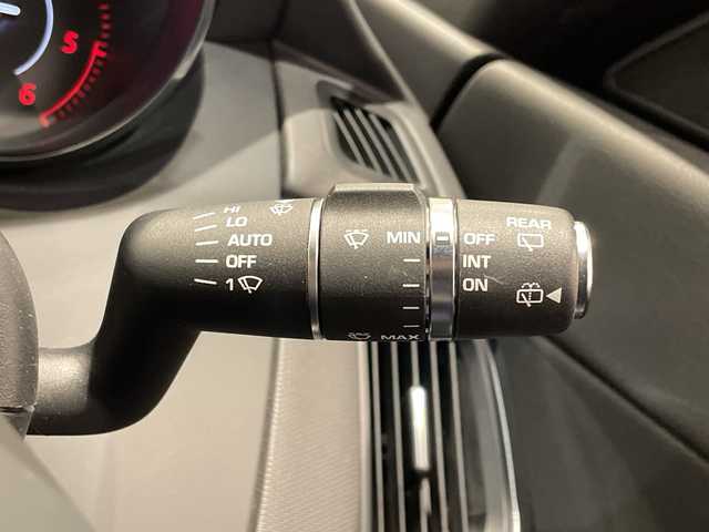 ジャガー Ｅペース R ダイナミックS 180PS 新潟県 2019(平31)年 4.7万km 黒 オプション/ダイナミックハンドリングパック/・ブレーキキャリパー（レッド）/・350mmフロントブレーキ/ドライブプロパック/・ブラインドスポットアシスト/・アダプティブクルーズコントロール（キューアシスト付）/・ハイスピードエマージェンシーブレーキ/パークプロパック/・パークアシスト/・360°パーキングエイド/・リアトラフィックモニター/地上波デジタルTV/フロントヒーター/標準装備/R-Dynamicボディキット/10インチTouch Pro/・AM/FMラジオ/・Bluetooth接続/LEDヘッドライト（シグネチャー付）/18インチ9スポークスタイル9008/ドライブレコーダー/ETC