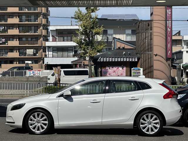 ◇ボルボV40 D4◇クロスカントリー◇ディーゼル車◇低走行5.900