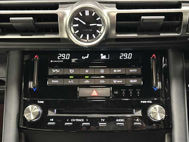 レクサス ＩＳ 300h Fスポーツ 愛知県 2021(令3)年 4.2万km ホワイトノーヴァガラスフレーク ワンオーナー/純正12.3インチナビ/(CD/DVD/フルセグTV/Bluetooth)/パノラミックビューモニター/レクサスセーフティシステム/・レーンキープアシスト/・プリクラッシュセーフティ/・レーダークルーズコントロール/・オートマチックハイビーム/ブラインドスポットモニター/クリアランスソナー/ETC２．０/ドライブレコーダー/レザーシート/シートヒーター/パワーシート/ハンドルヒーター/純正フロアマット/純正19インチアルミホイール/オレンジブレーキキャリパー