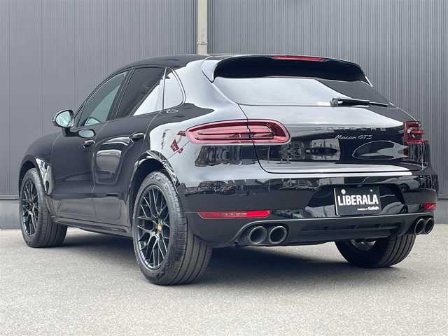 ポルシェ マカン GTS 香川県 2017(平29)年 5.7万km 黒 スポーツクロノ/スポーツエキゾースト/パノラマサンルーフ/ハーフレザー/レッドステッチ/純正ナビ、地デジ/全方位カメラ/前席パワーシート/前席シートヒーター/クルコン/電動Rゲート/HIDライト/スマートキー/前後コーナーセンサー/レーンアシスト/純正20インチアルミ