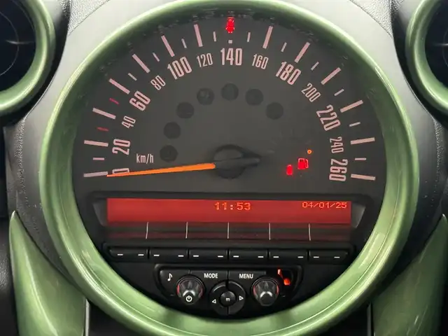 ＭＩＮＩ ミニ クロスオーバー クーパー D 愛知県 2015(平27)年 7.1万km ジャングルグリーン /正規ディーラー車//禁煙車//ジャングルグリーン//ミントパッケージ//バイキセノンオートヘッドライト//LEDフォグランプ//レインセンサー//ヒ―テッドウィンドスクリーン//BFグッドリッチオフロードタイヤ//ALL-TERRAIN T/A KO2//社外16インチアルミホイール//リフトアップ//社外オーバーフェンダー//社外ミラーカバー//カロッツェリアナビ//フルセグ/Bluetooth/SD/CD/DVD/MSV/AUX//バックカメラ//ETC//前後ドライブレコーダー//社外ツイータースピーカー//社外ウーファー//MTモード付きAT//DSC//ルーフレール//グリーンインテリアパネル//革巻きステアリング//チルト＆テレスコピックステアリング//プッシュスタートボタン//スペアキー//フロアマット//シートリフター//電動格納ミラー//保証書//取扱説明書//ナビ取扱説明書//点検整備記録簿H28.29.R4.6