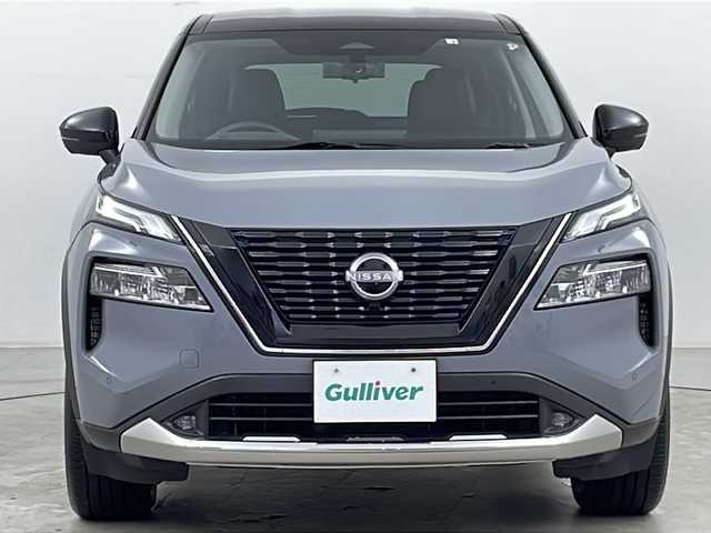 日産 エクストレイル G e－4ORCE 道央・札幌 2022(令4)年 0.9万km ステルスグレー/スーパーブラック ・4WD/・2トーンルーフ/・日産コネクト12.3型ナビゲーション/&フルセグ&BT&AppleCarplay&USB/・プロパイロット/・オートパーキング/・e-pedal/・SOSコール/・プロパイロットパーキング/・インテリジェントアラウンドビューモニター/・インテリジェントルームミラー/・360度セーフティアシスト/・ドライブモードセレクター/・アダバンスドヒルディセントコントロール/・ハンズフリーパワーバックドア/・合皮シート/・前席パワーシート/・全席シートヒーター/・運転席メモリーシート/・革巻きステアリング/・ステアリングヒーター/・クリアランスソナー/・純正ビルトインETC2.0/・ロールサンシェード【リアドア】/・全席USB電源ソケット/・AC100Vコンセント/・プッシュスタート/・スマートキー/・純正サイドシル　リアスポイラー/・純正19インチアルミホイール/・電格ウインカーミラー/・アダブティブLEDヘッドランプ/・オートライト/・オートハイビーム/・シーケンシャルターンランプ/・スペアキー