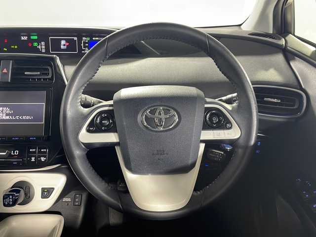 トヨタ プリウス A ツーリングセレクション 沖縄県 2016(平28)年 7.4万km スティールブロンドM ・県外仕入/・禁煙車/・純正9インチナビ（フルセグTV CD FM AM BT）/・Toyota Safety Sense/・プリクラッシュセーフティ/・レーンディパーチャーアラート/・オートマチックハイビーム/・ブレーキ制御付きレーダークルーズコントロール/・インテリジェントクリアランスソナー/・ヘッドアップディスプレイ/・前後ドライブレコーダー/・ステアリングリモコン/・レザーシート/・シートヒーター/・オールオートパワーウィンドウ/・ETC/・プッシュスタート/・スマートキー/・純正アルミホイール/・純正フロアマット/・純正ドアバイザー