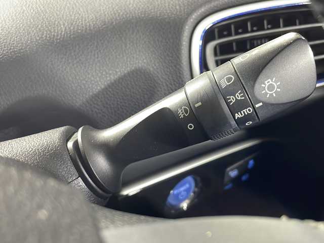 トヨタ プリウス A ツーリングセレクション 沖縄県 2016(平28)年 7.4万km スティールブロンドM ・県外仕入/・禁煙車/・純正9インチナビ（フルセグTV CD FM AM BT）/・Toyota Safety Sense/・プリクラッシュセーフティ/・レーンディパーチャーアラート/・オートマチックハイビーム/・ブレーキ制御付きレーダークルーズコントロール/・インテリジェントクリアランスソナー/・ヘッドアップディスプレイ/・前後ドライブレコーダー/・ステアリングリモコン/・レザーシート/・シートヒーター/・オールオートパワーウィンドウ/・ETC/・プッシュスタート/・スマートキー/・純正アルミホイール/・純正フロアマット/・純正ドアバイザー