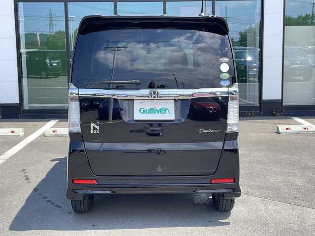 ホンダ Ｎ ＢＯＸ カスタム G ターボSSパッケージ 道東・釧路十勝 2014(平26)年 10.1万km スマートブラック ・４WD/・純正SDメモリナビ/（CD・AM・FM・iPod・ SD）/・バックカメラ/・CTBA（シティブレーキアクティブシステム）/・両側電動スライドドア/・スマートキー/・プッシュスタート/・横滑り防止装置/・オートライト/・パドルシフト/・前席シートヒーター/・ステアリングスイッチ /・フォグランプ /・オートライト/・社外１４インチアルミホイール