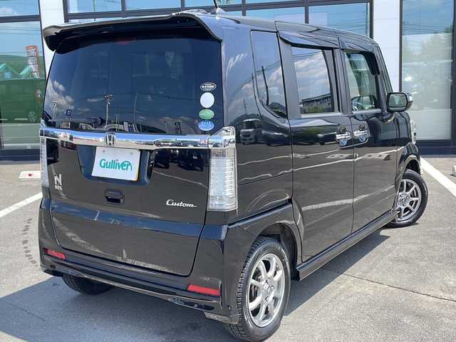 ホンダ Ｎ ＢＯＸ カスタム G ターボSSパッケージ 道東・釧路十勝 2014(平26)年 10.1万km スマートブラック ・４WD/・純正SDメモリナビ/（CD・AM・FM・iPod・ SD）/・バックカメラ/・CTBA（シティブレーキアクティブシステム）/・両側電動スライドドア/・スマートキー/・プッシュスタート/・横滑り防止装置/・オートライト/・パドルシフト/・前席シートヒーター/・ステアリングスイッチ /・フォグランプ /・オートライト/・社外１４インチアルミホイール