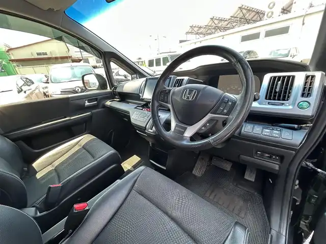 ホンダ ステップワゴン スパーダ Z クールスピリット 青森県 2013(平25)年 11.1万km プレミアムスパークルブラックパール ・４WD/・寒冷地仕様/・純正ワイドナビ/・CD/DVD/SD/USB/フルセグ/・バックカメラ/・ビルトインETC/・クルーズコントロール/・両側パワースライドドア/・社外17インチAW/・スペアキー/・取扱説明書