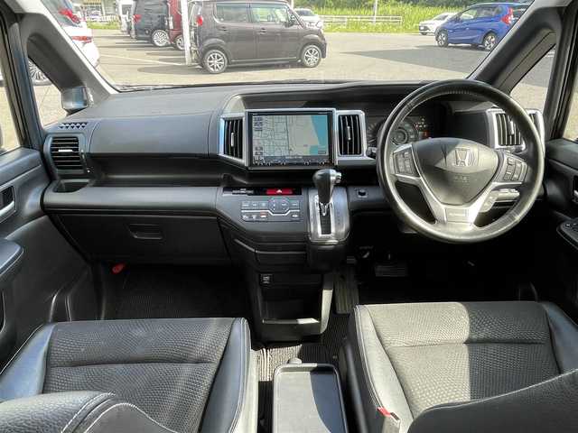 ホンダ ステップワゴン スパーダ Z クールスピリット 青森県 2013(平25)年 11.1万km プレミアムスパークルブラックパール ・４WD/・寒冷地仕様/・純正ワイドナビ/・CD/DVD/SD/USB/フルセグ/・バックカメラ/・ビルトインETC/・クルーズコントロール/・両側パワースライドドア/・社外17インチAW/・スペアキー/・取扱説明書