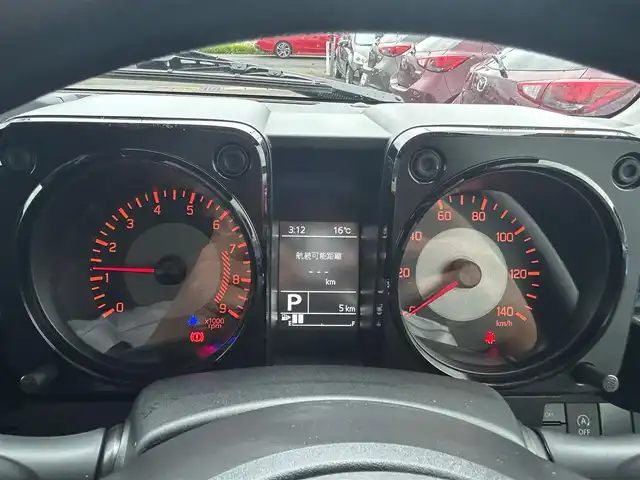 スズキ ジムニー XL 宮城県 2025(令7)年 0.1万km未満 ミディアムグレー セーフティサポート/・デュアルセンサーブレーキサポート/・誤発進抑制機能/・車線逸脱警報機能/・ふらつき警報機能/・先行車発進お知らせ機能/・標識認識機能/・ハイビームアシスト/リアパーキングセンサー/シートヒーター/オートライト/フォグランプ/電動格納ミラー/純正16インチスチールホイール/W/サイド/カーテンエアバッグ