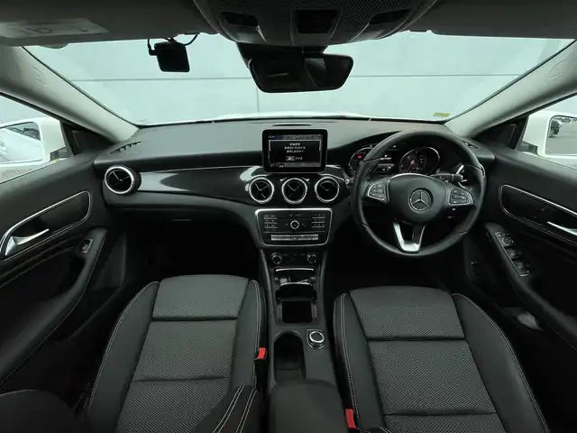 メルセデス・ベンツ ＣＬＡ１８０ Sブレイク AMG スタイル 千葉県 2018(平30)年 2.5万km ポーラホワイト レーダーセーフティパッケージ/　衝突軽減ブレーキ/レーンキープアシスト/　レーダークルーズコントロール/オートハイビーム/　クリアランスソナー/ブラインドスポットモニター/純正メーカーナビ/　フルセグ/BT/CD/DVD/USB/カープレイ/バックカメラ/パドルシフト/ステアリングスイッチ/ハーフレザーシート/LEDヘッドライト/オートライト/スマートキー/プッシュスタート/純正フロアマット