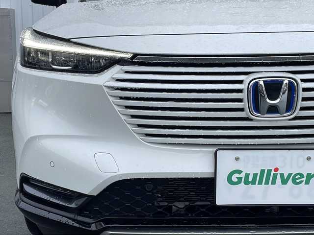 ホンダ ヴェゼル ハイブリッド e:HEV Z 三重県 2023(令5)年 1.6万km プラチナホワイトパール 禁煙車　/衝突軽減　/純正９型ナビ　/フルセグＴＶ　/バックカメラ　/レーダークルーズ　/レーンキープアシスト　/ステアリングヒーター　/シートヒーター　/パワーバックドア　/パドルシフト　/置くだけ充電　/USB充電/ブレーキホールド/ブラインドスポットモニター/フロントデアイサー