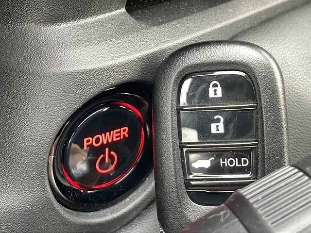 ホンダ ヴェゼル ハイブリッド e:HEV Z 三重県 2023(令5)年 1.6万km プラチナホワイトパール 禁煙車　/衝突軽減　/純正９型ナビ　/フルセグＴＶ　/バックカメラ　/レーダークルーズ　/レーンキープアシスト　/ステアリングヒーター　/シートヒーター　/パワーバックドア　/パドルシフト　/置くだけ充電　/USB充電/ブレーキホールド/ブラインドスポットモニター/フロントデアイサー