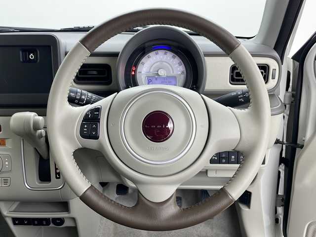 スズキ ラパン ＬＣ L 道央・札幌 2022(令4)年 0.9万km ソフトベージュメタリック ・スズキセーフティサポート/・デュアルカメラブレーキサポート/・誤発進抑制機能/・後退時ブレーキサポート/・後方誤発進抑制機能/・リヤパーキングセンサー/・車線逸脱警報/・ふらつき警報機能/・先行車発進お知らせ機能/・標識認識機能/・前席シートヒーター/・USBソケット/・ステアリングスイッチ/・電動格納ミラー/・プッシュスタート/・LEDヘッドライト/・オートライト/・スマートキー