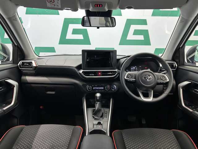 トヨタ ライズ Z 鹿児島県 2022(令4)年 1.5万km シャイニングホワイトパール スマートアシスト/・衝突回避支援ブレーキ/・先行車発進お知らせ機能/・全車速追従機能付アダプティブクルーズコントロール/・アダプティブドライビングビーム/・コーナーセンサー/・標識認識能/革巻きステアリング/ステアリングリモコン/USB充電ソケット/前席シートヒーター/純正LEDヘッドライト/フロントフォグランプ/オートライト/電動格納ドアミラー/電動パーキングブレーキ/ブレーキホールド/純正フロアマット/純正17インチアルミ