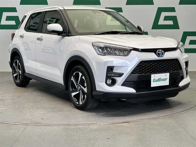 トヨタ ライズ Z 鹿児島県 2022(令4)年 1.5万km シャイニングホワイトパール スマートアシスト/・衝突回避支援ブレーキ/・先行車発進お知らせ機能/・全車速追従機能付アダプティブクルーズコントロール/・アダプティブドライビングビーム/・コーナーセンサー/・標識認識能/革巻きステアリング/ステアリングリモコン/USB充電ソケット/前席シートヒーター/純正LEDヘッドライト/フロントフォグランプ/オートライト/電動格納ドアミラー/電動パーキングブレーキ/ブレーキホールド/純正フロアマット/純正17インチアルミ