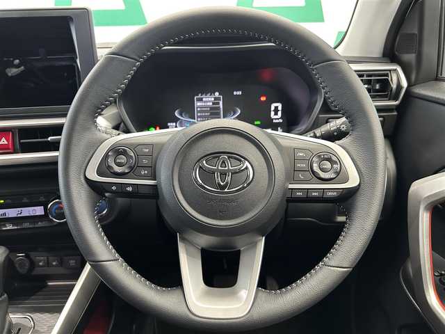 トヨタ ライズ Z 鹿児島県 2022(令4)年 1.5万km シャイニングホワイトパール スマートアシスト/・衝突回避支援ブレーキ/・先行車発進お知らせ機能/・全車速追従機能付アダプティブクルーズコントロール/・アダプティブドライビングビーム/・コーナーセンサー/・標識認識能/革巻きステアリング/ステアリングリモコン/USB充電ソケット/前席シートヒーター/純正LEDヘッドライト/フロントフォグランプ/オートライト/電動格納ドアミラー/電動パーキングブレーキ/ブレーキホールド/純正フロアマット/純正17インチアルミ