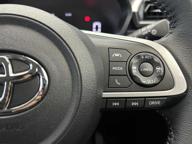 トヨタ ライズ Z 鹿児島県 2022(令4)年 1.5万km シャイニングホワイトパール スマートアシスト/・衝突回避支援ブレーキ/・先行車発進お知らせ機能/・全車速追従機能付アダプティブクルーズコントロール/・アダプティブドライビングビーム/・コーナーセンサー/・標識認識能/革巻きステアリング/ステアリングリモコン/USB充電ソケット/前席シートヒーター/純正LEDヘッドライト/フロントフォグランプ/オートライト/電動格納ドアミラー/電動パーキングブレーキ/ブレーキホールド/純正フロアマット/純正17インチアルミ