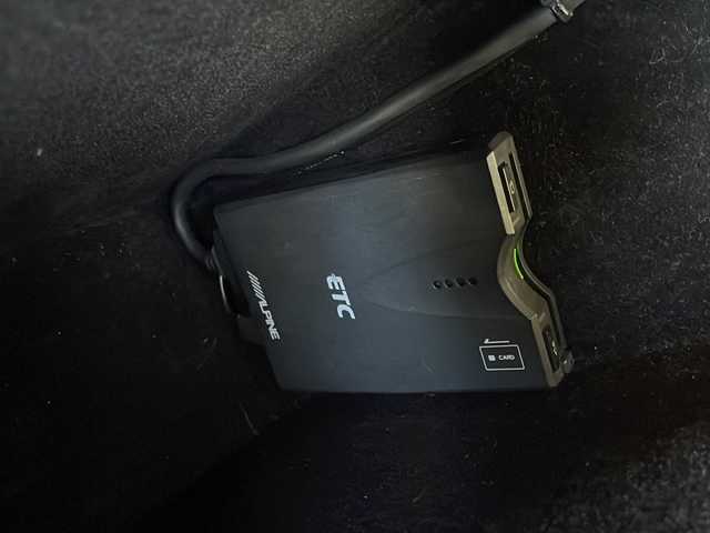 トヨタ アルファードハイブリット G 道東・釧路十勝 2015(平27)年 8.7万km ブラック １０型アルパインナビ　フリップダウンモニター　ＣＤ／ＤＶＤ再生　Ｂｌｕｅｔｏｏｔｈ　フルセグ　バッグカメラ　両側パワースライドドア　クルコン　ドラレコ　ＥＴＣ　純正１７インチＡＷ　ＬＥＤヘッドライト