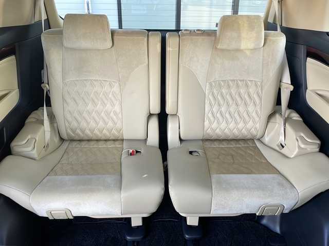 トヨタ アルファードハイブリット G 道東・釧路十勝 2015(平27)年 8.7万km ブラック ・４WD/・ALPINE１０インチナビ/（ＣＤ・ＤＶＤ・Ｂｌｕｅｔｏｏｔｈ・フルセグ・ラジオ）/・ALPINEフリップダウンモニター/・バッグカメラ　/・両側パワースライドドア/・クルーズコントロール　/・ドライブレコーダー/・ＥＴＣ/・ハーフレザーシート/・助手席オットマン/・セカンドシートオットマン/・純正１７インチアルミホイール　/・ＬＥＤヘッドライト