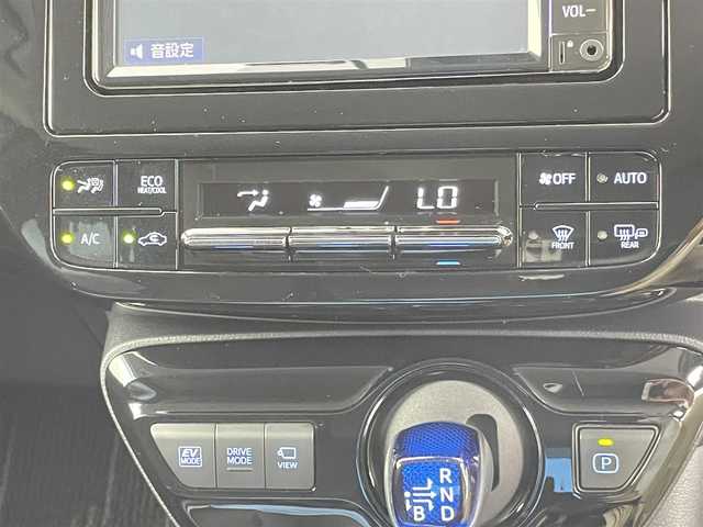 トヨタ プリウス Sツーリングセレクション 千葉県 2021(令3)年 3.9万km プラチナホワイトパールマイカ トヨタセーフティーセンス/・プリクラッシュセーフティ/・レーンディパーチャーアラート/・オートマチックハイビーム/・レーダークルーズコントロール/インテリジェントクリアランスソナー/ブラインドスポットモニター/純正SDナビ/・型式：NSCN-W68/・CD/地デジTV/Bluetooth/アラウンドビューモニター/ビルトインETC/LEDオートヘッドライト/レザーシート/シートヒーター/純正17インチアルミホイール/純正フロアマット/ステアリングスイッチ/ドアバイザー/オートエアコン/プッシュスタート/スマートキー/禁煙車