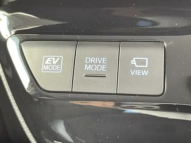 トヨタ プリウス Sツーリングセレクション 千葉県 2021(令3)年 3.9万km プラチナホワイトパールマイカ トヨタセーフティーセンス/・プリクラッシュセーフティ/・レーンディパーチャーアラート/・オートマチックハイビーム/・レーダークルーズコントロール/インテリジェントクリアランスソナー/ブラインドスポットモニター/純正SDナビ/・型式：NSCN-W68/・CD/地デジTV/Bluetooth/アラウンドビューモニター/ビルトインETC/LEDオートヘッドライト/レザーシート/シートヒーター/純正17インチアルミホイール/純正フロアマット/ステアリングスイッチ/ドアバイザー/オートエアコン/プッシュスタート/スマートキー/禁煙車