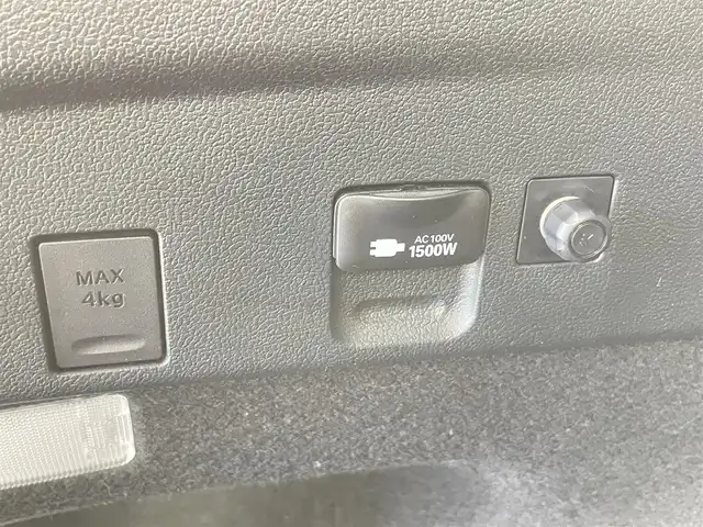 トヨタ プリウス Sツーリングセレクション 千葉県 2021(令3)年 3.9万km プラチナホワイトパールマイカ トヨタセーフティーセンス/・プリクラッシュセーフティ/・レーンディパーチャーアラート/・オートマチックハイビーム/・レーダークルーズコントロール/インテリジェントクリアランスソナー/ブラインドスポットモニター/純正SDナビ/・型式：NSCN-W68/・CD/地デジTV/Bluetooth/アラウンドビューモニター/ビルトインETC/LEDオートヘッドライト/レザーシート/シートヒーター/純正17インチアルミホイール/純正フロアマット/ステアリングスイッチ/ドアバイザー/オートエアコン/プッシュスタート/スマートキー/禁煙車
