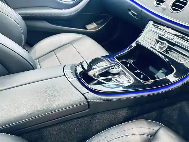 メルセデス・ベンツ Ｅ２００ SW アバンギャルド AMGライン 大阪府 2020(令2)年 2.4万km セレナイトグレー レザーエクスクルーシブP/レーダーセーフティP/サンルーフ/HUD/ブルメスター/ACC/黒革/メモリ付きパワーシート/シートヒーター/純正ナビ/TV/360度カメラ/applecarplay/純正19インチAW/LEDヘッドライト/アンビエントライト/電動リアゲート/ブラインドスポット/パフュームアトマイザー