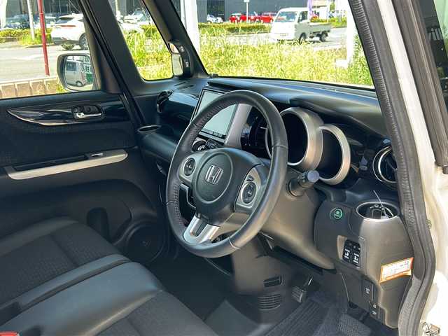 ホンダ Ｎ ＢＯＸ カスタム ターボ SSブラックSパッケージ 静岡県 2017(平29)年 6.5万km プレミアムホワイトパールⅡ 社外ナビ/・フルセグＴＶ/・CD/DVD/Bluetooth/MSV/ラジオ/主要装備/・バックカメラ/・ＥＴＣ/・シートヒーター/・両側パワースライドドア/・ハーフレザーシート/・クルーズコントロール/・ＨＩＤヘッドライト/・あんしんパッケージ/・プッシュスタート/・スマートキー