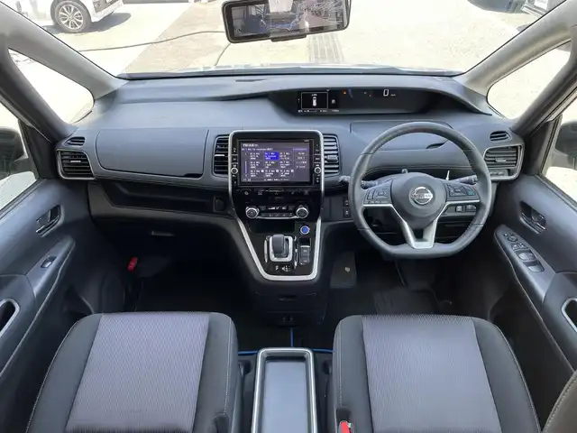 日産 セレナ e－パワー ハイウェイスター V 東京都 2018(平30)年 1.1万km ブリリアントシルバー 純正ナビ/アラウンドビューモニター/デジタルミラー/エマージェンシーブレーキ/車線逸脱警報/ソナー/プロパイロット/ハンズフリーオートスライドドア/ＥＴＣ/ドライブレコーダー/シートヒーター