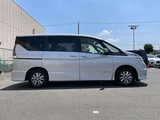日産 セレナ e－パワー ハイウェイスター V 東京都 2018(平30)年 1.1万km ブリリアントシルバー 純正ナビ/アラウンドビューモニター/デジタルミラー/エマージェンシーブレーキ/車線逸脱警報/ソナー/プロパイロット/ハンズフリーオートスライドドア/ＥＴＣ/ドライブレコーダー/シートヒーター