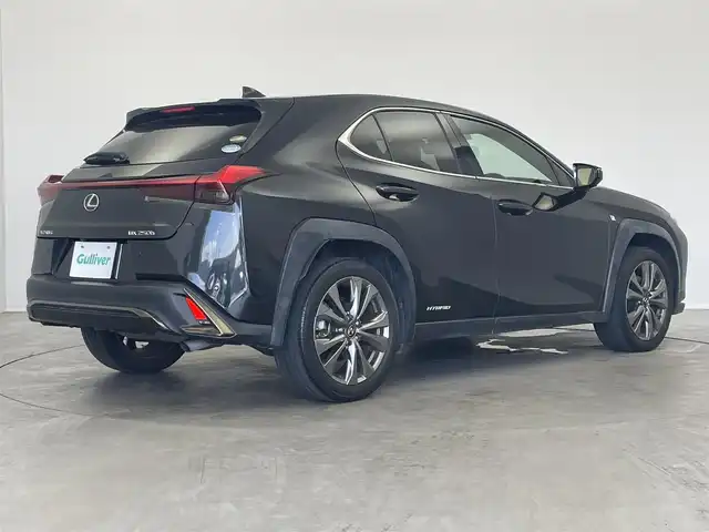 レクサス ＵＸ 250h Fスポーツ 埼玉県 2019(令1)年 5.3万km グラファイトブラックガラスフレーク サンルーフ　メーカーナビ　バックカメラ　ＢＳＭ　赤レザシート　ヒーター　ステアリングヒーター　セーフティセンス　レーダークルーズコントロール　ビルトインＥＴＣ２．０　ワイヤレス充電　地デジフルセグ