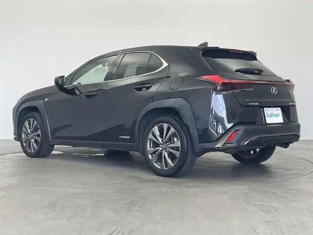 レクサス ＵＸ 250h Fスポーツ 埼玉県 2019(令1)年 5.3万km グラファイトブラックガラスフレーク サンルーフ　メーカーナビ　バックカメラ　ＢＳＭ　赤レザシート　ヒーター　ステアリングヒーター　セーフティセンス　レーダークルーズコントロール　ビルトインＥＴＣ２．０　ワイヤレス充電　地デジフルセグ