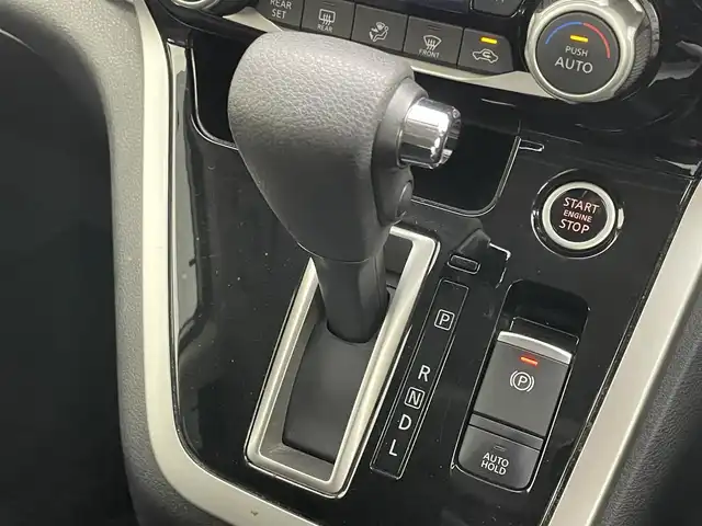 日産 セレナ ハイウェイスター G 岡山県 2016(平28)年 7.8万km ブリリアントホワイトパール 2トーン セーフティパックB/・アラウンドビューモニター/・インテリジェントルームミラー/・パーキングアシスト/・プロパイロット /・ステアリングスイッチ/純正9インチナビ MM516D-L/BT/地デジ/CD/DVD/AUX/CarPlay/純正11インチフリップダウンモニター/両側パワースライドドア /LEDヘッドライト/前方ドラレコ /オートライト /ETC/純正16インチアルミホイール/純正フロアマット/コーナーセンサー /プッシュスタート /スマートキー