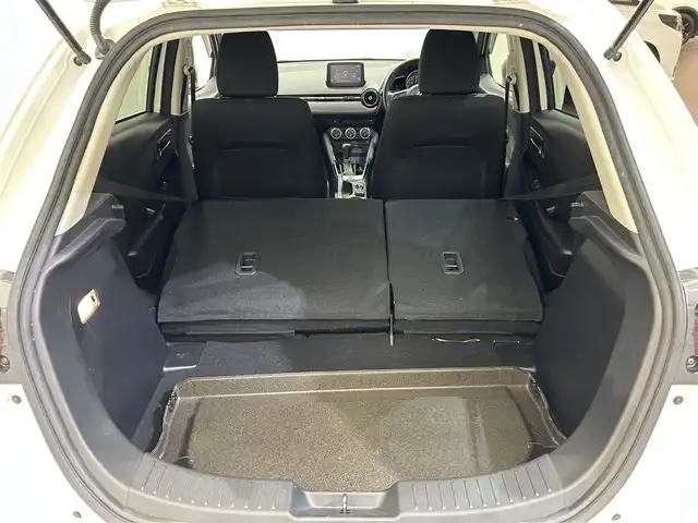 マツダ デミオ 13S ツーリング 愛媛県 2017(平29)年 4万km スノーフレイクホワイトパールマイカ 純正SDナビ/(Bluetooth/フルセグ)/バックカメラ/レーダークルーズコントロール/衝突被害軽減ブレーキ/レーンキープアシスト/コーナーセンサー/シートヒーター/ヘッドアップディスプレイ/ブラインドスポットモニター/ETC/ドアバイザー/オートマチックハイビーム/オートライト/プッシュスタート