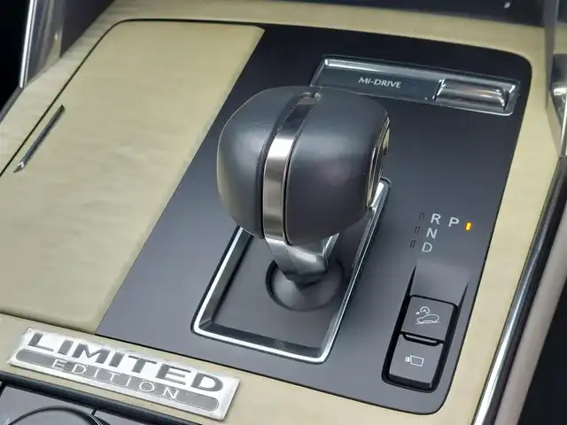 マツダ ＣＸ－６０ XD HV プレミアムモダン 東京都 2023(令5)年 1.8万km ロジウムホワイトプレミアムメタリック 純正ナビ/BOSEサウンドシステム/アラウンドビューモニター/アダプティブクルーズコントロール/パワーバックドア/サンルーフ/純正アルミホイール/デジタルインナーミラー/ブラインドスポットモニター/ヘッドアップディスプレイ/パワーシート/ビルトインETC/プッシュスタート/キーレスエントリー/アイドリングストップ/コーナーセンサー/Bluetooth/衝突軽減ブレーキ