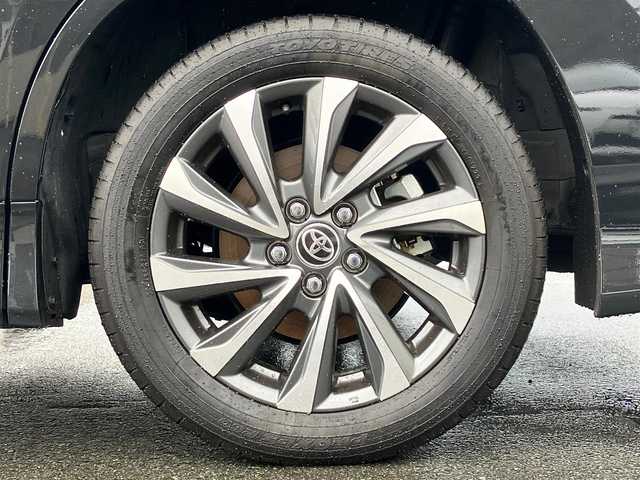 トヨタ ヴォクシー ハイブリッド S－Z 静岡県 2023(令5)年 1.7万km グリッターブラックガラスフレーク エンジンスタートボタン/保証書/取扱説明書/パワーステアリング/パワーウィンドウ/100V充電/アイドリングストップ/スマートキー/スペアキー/Wオートエアコン/クルーズコントロール/ETC2.0/USB入力端子/バックカメラ/純正10.5インチナビ（CD/DVD/BT/フルセグ）/三列シート/ウォークスルー/フロアマット/ハーフレザーシート/D席N席シートヒーター/両側パワースライドドア/純正アルミホイール/ABS/横滑り防止装置/コーナーセンサー前後/オートライト/オートマチックハイビーム/LEDヘッドライト/W＋サイドエアバック/衝突軽減システム