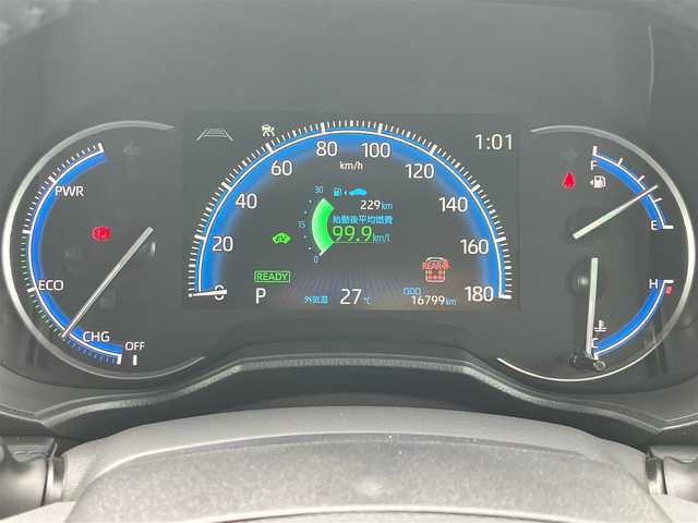 トヨタ ヴォクシー ハイブリッド S－Z 静岡県 2023(令5)年 1.7万km グリッターブラックガラスフレーク エンジンスタートボタン/保証書/取扱説明書/パワーステアリング/パワーウィンドウ/100V充電/アイドリングストップ/スマートキー/スペアキー/Wオートエアコン/クルーズコントロール/ETC2.0/USB入力端子/バックカメラ/純正10.5インチナビ（CD/DVD/BT/フルセグ）/三列シート/ウォークスルー/フロアマット/ハーフレザーシート/D席N席シートヒーター/両側パワースライドドア/純正アルミホイール/ABS/横滑り防止装置/コーナーセンサー前後/オートライト/オートマチックハイビーム/LEDヘッドライト/W＋サイドエアバック/衝突軽減システム