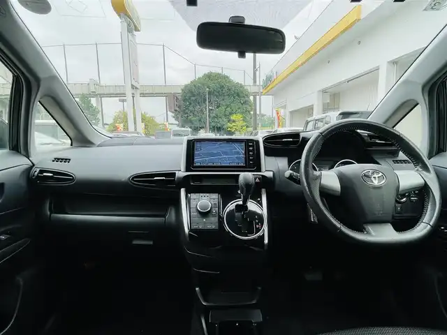トヨタ ウィッシュ 1．8S モノトーン 千葉県 2015(平27)年 3万km ブラック メーカーナビ　【フルセグTV、Bluetooth、AMFMラジオ、CD】/16インチ純正アルミホイール/純正フロアマット/パドルシフト/全席ハーフレザーシート/全席パワーウィンドウ/ウィンカーミラー/電動格納ミラー/オートフロントライト/プッシュスタート/走行モード切替【エコモー/ドアバイザー/横滑り防止機能ド、パワーモード】/ビルドインETC/nanoe空調