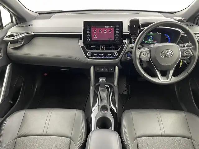トヨタ カローラ クロス ハイブリッド Z 福島県 2022(令4)年 5.4万km プラチナホワイトパールマイカ ４WD/ディスプレイオーディオ/【AM/FM/Bluetooth】/バックカメラ/ETC/オートライト/LEDヘッドライド/プッシュスタート/スマートキー/スペアキー/コーナーセンサー/ハーフレザーシート/パワーシート（運転席）/ハンドルヒーター/シートヒーター（運転席/助手席）/電動リアゲート